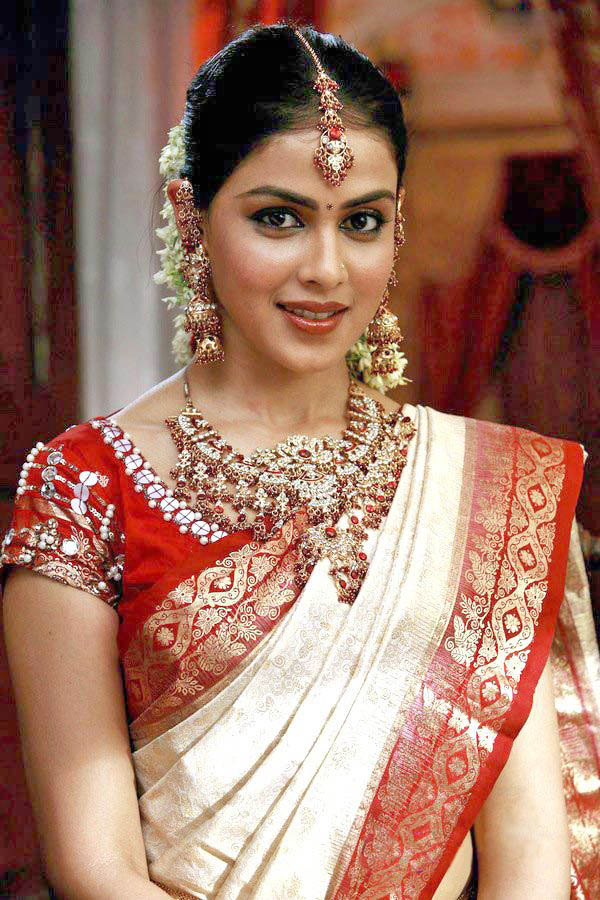 South Actress In Bridal Saree Photo Stills Hot Welcomenri