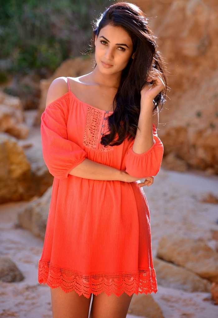 Sonal Chauhan hot pics latest in hd