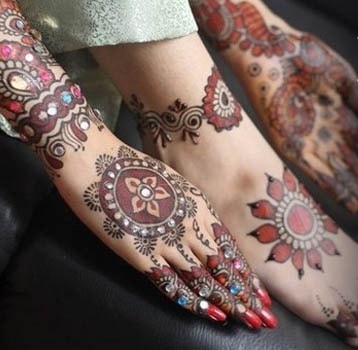 Multi Coloured Mehndi Design