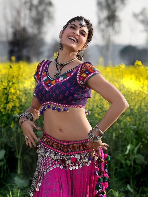 jacqueline fernandez in ramaiya vastavaiya