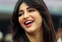 Actress Shruti Haasan cute smile wallpaper.