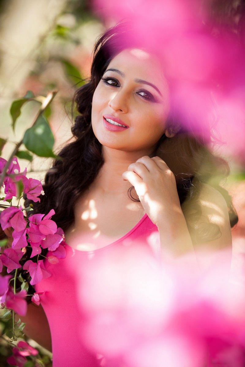 Aavaana wallpaper Telgu actress 