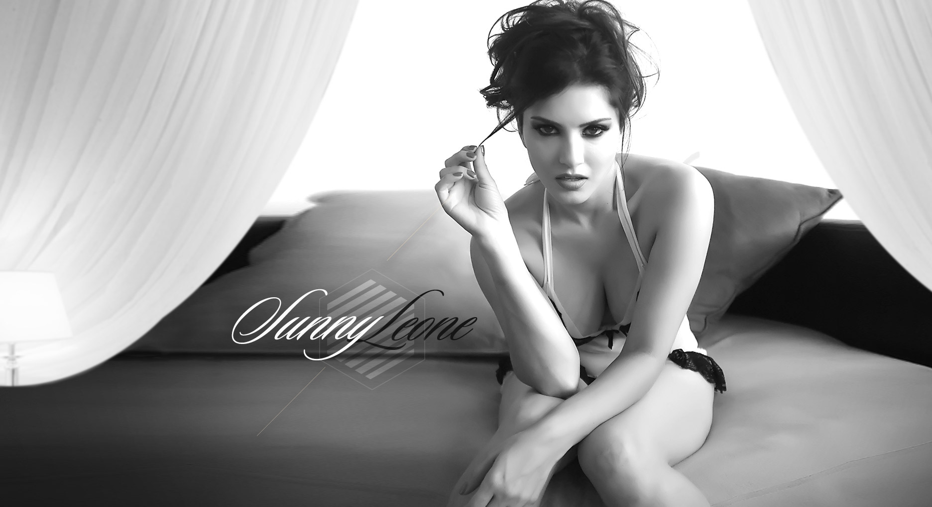 Sunny leone black and white wallpapers