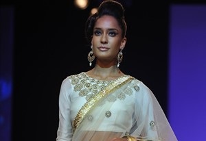 Lisa Haydon indian female model sexy look