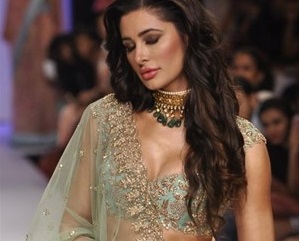 Nargis Fakhiri sexy look 