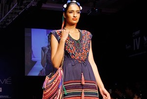 Pia Trivedi sexy indian female model