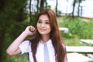 Sara Khan without makeup Wallpapers 