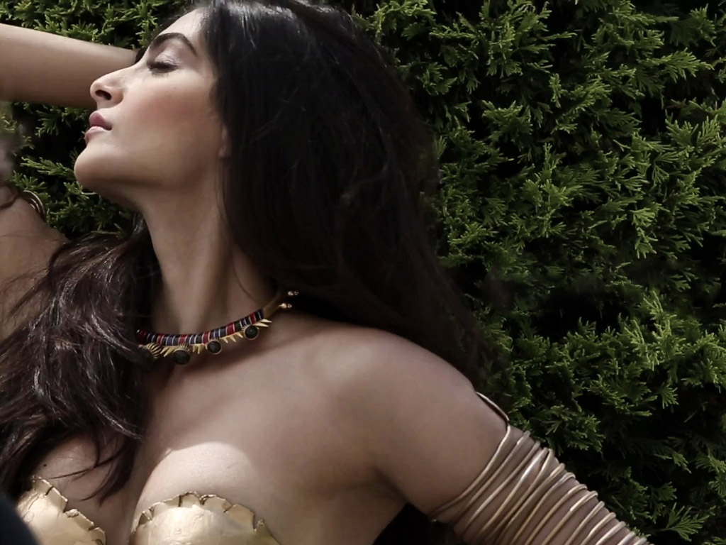 Images for sonam kapoor latest hot