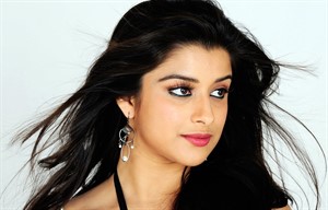 actress Madhuurima pink lips