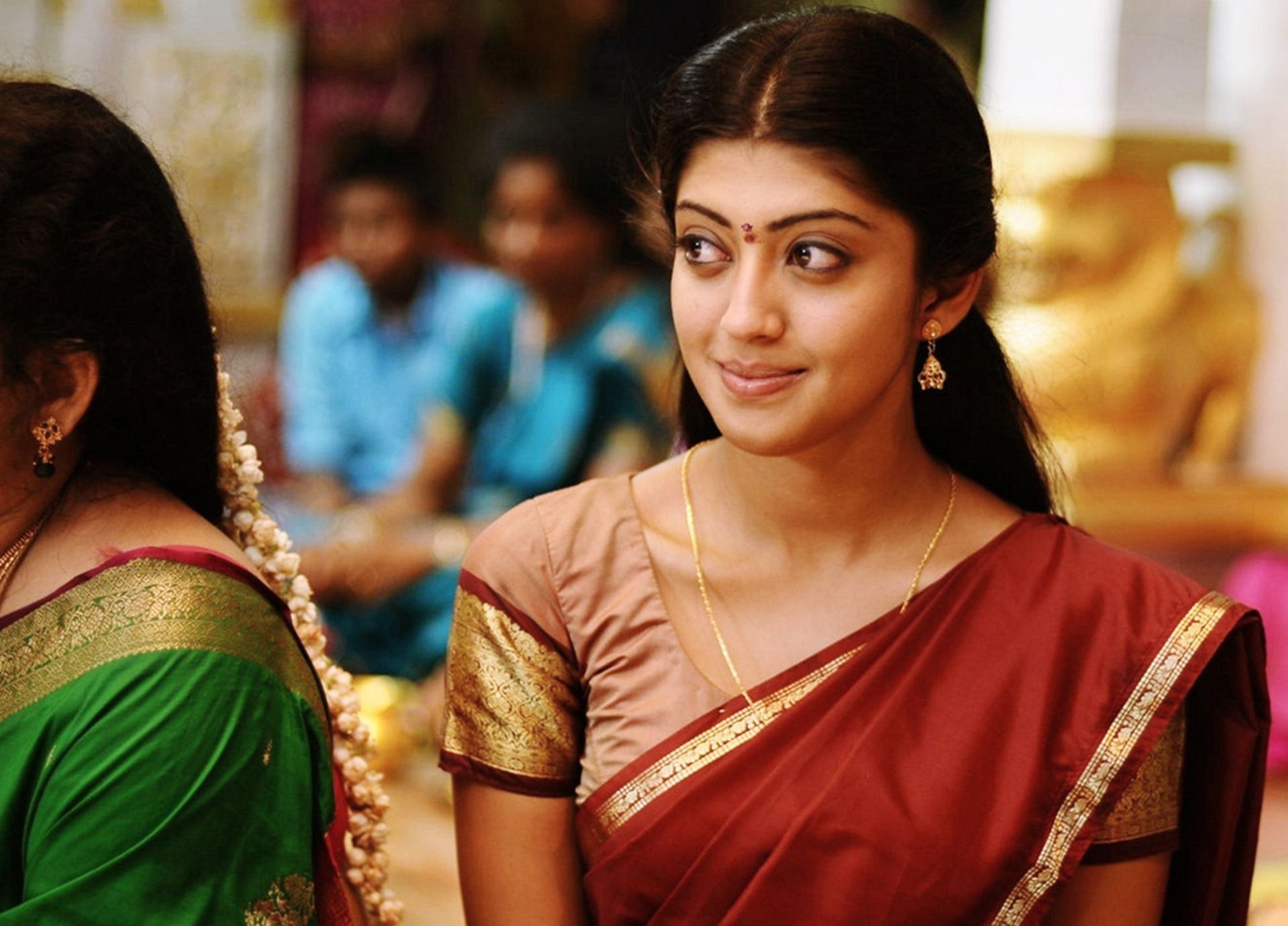 pranitha subhash tamil telgu actress