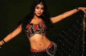 Shriya Saran dancing poses