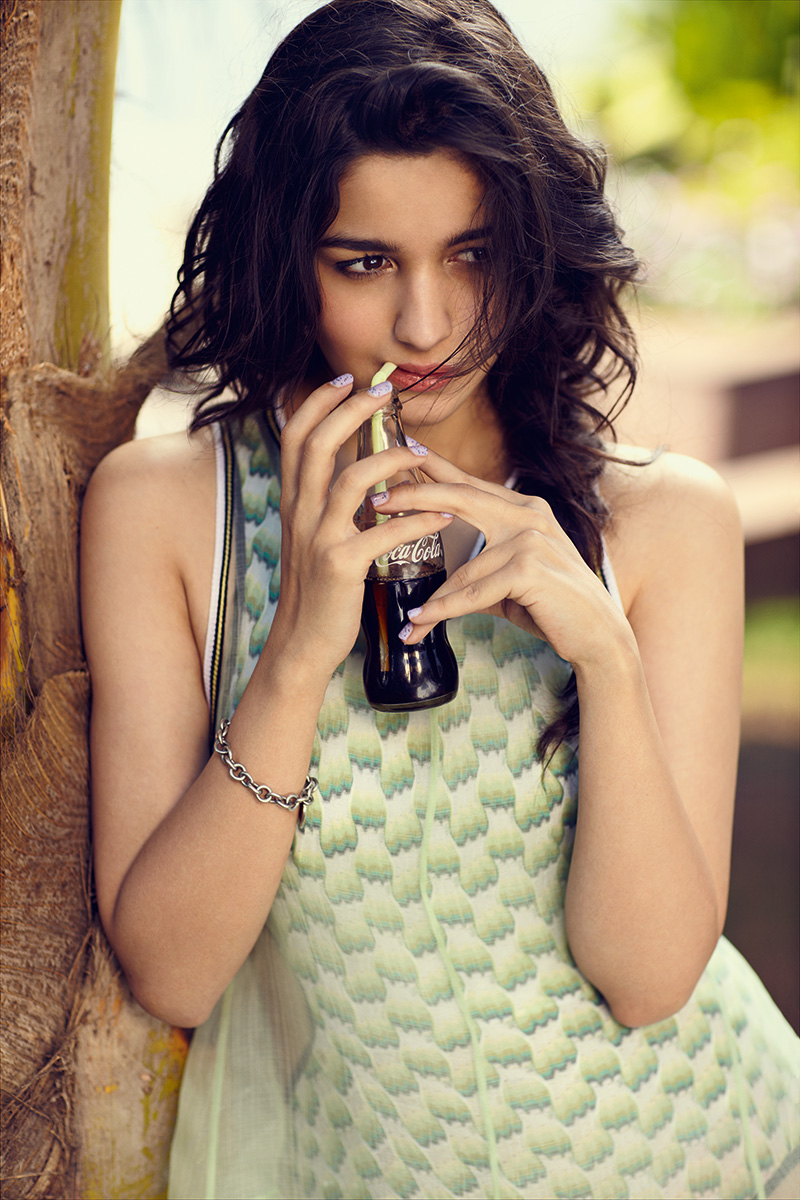 high resolution HD wallpapers with thousands of Alia Bhatt pictures, photos, pics