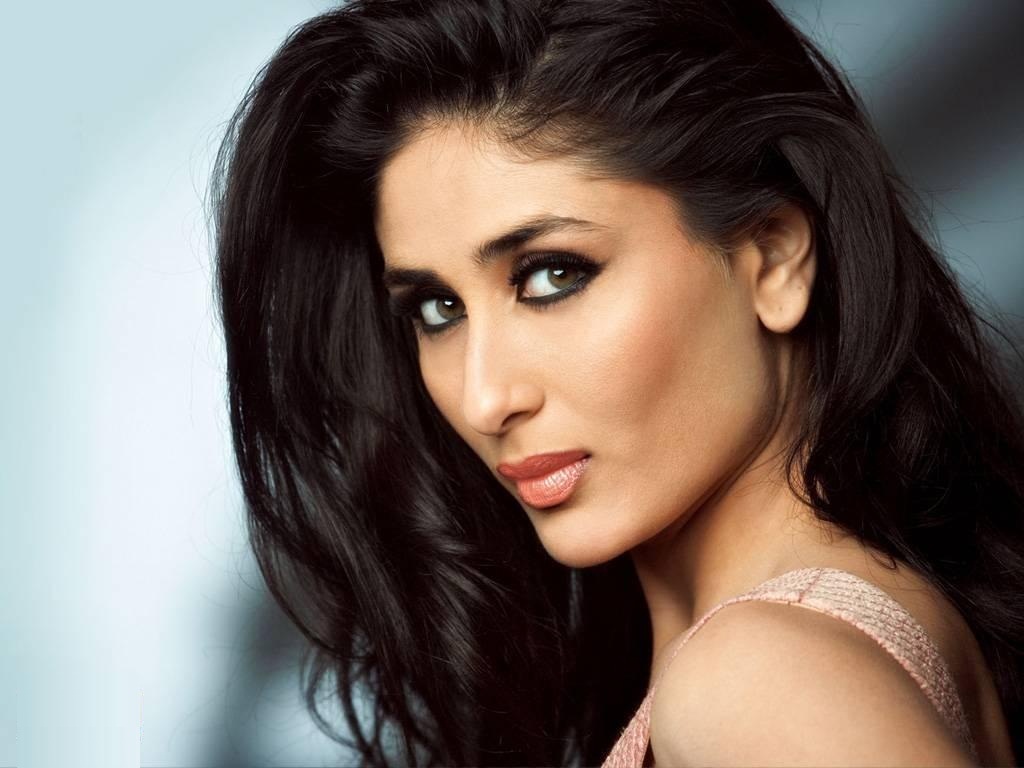 hot Kareena Kapoor khan in black dress ,  sexy kareena kapoor