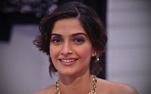 Sonam Kapoor latest pic,wallpapers,images,Sonam Kapoor wallpaper, Free Download Sonam Kapoor