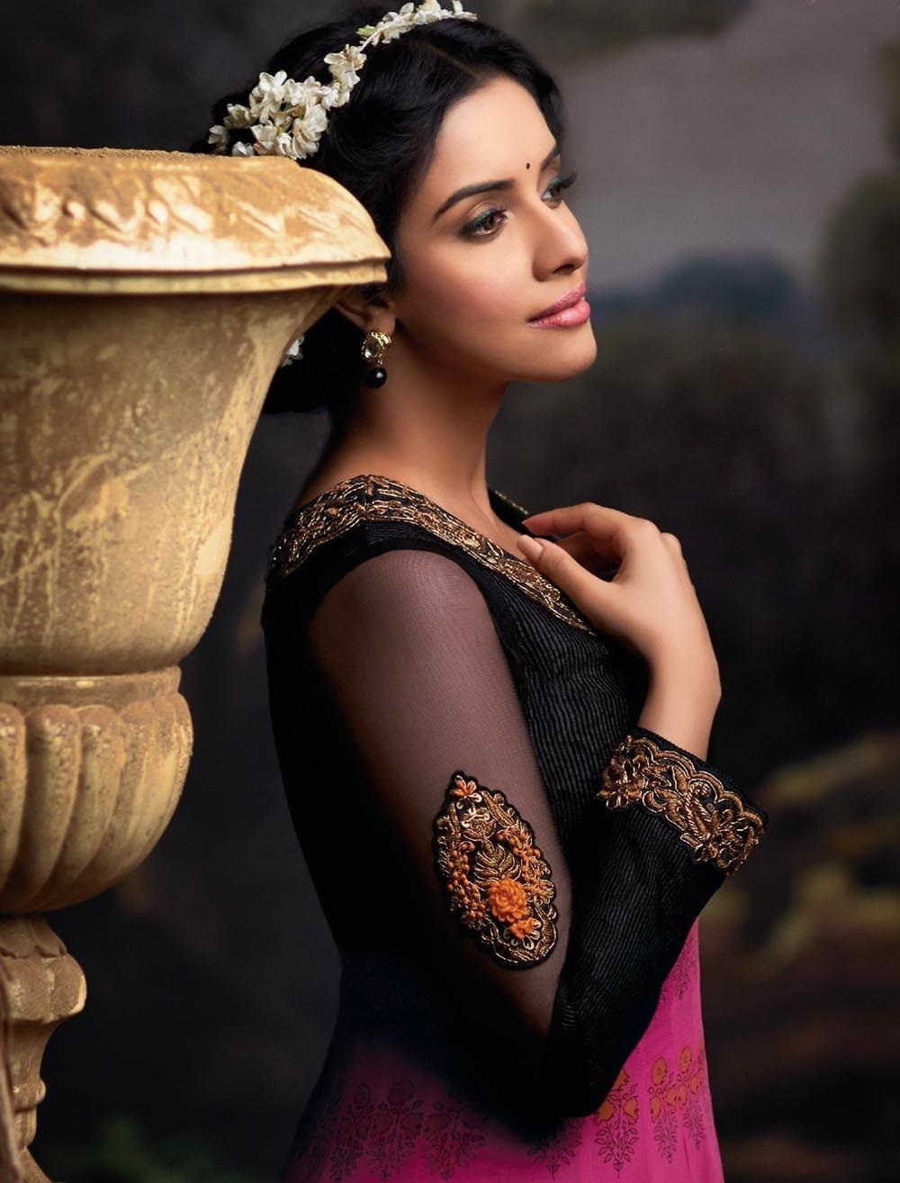 Asin Hot And Bold Wallpapers In Hd