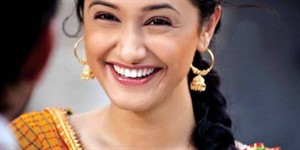 Ragini Khanna smile face wallpaper