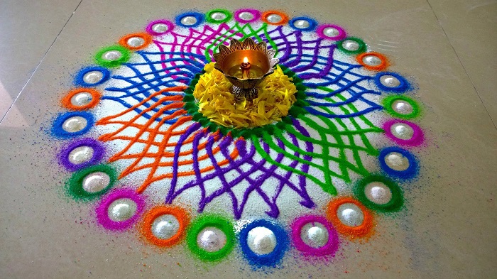गोल और छोटी रंगोली