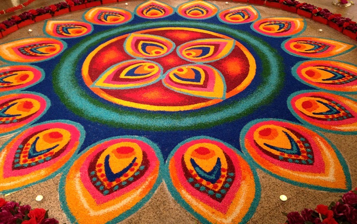 गोल पैटर्न रंगोली