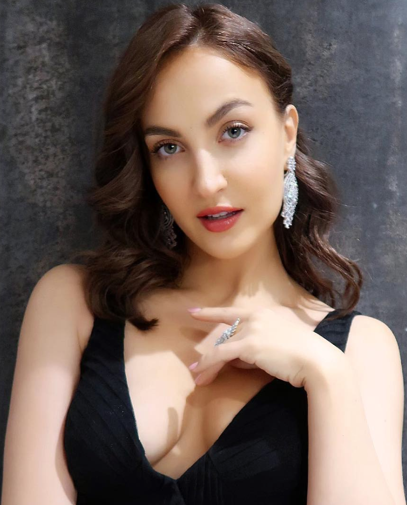 Hot Sexy Elli Avrram