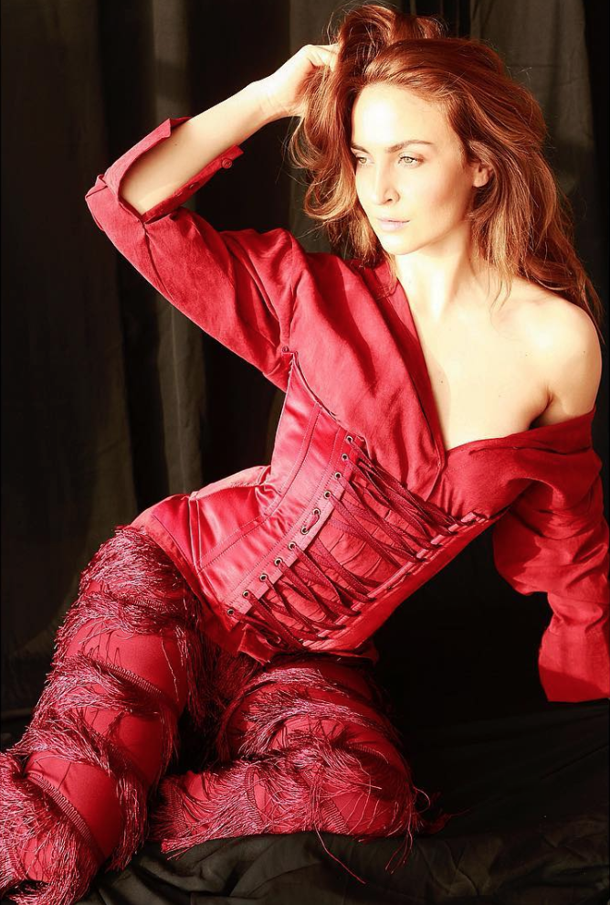 Hot Sexy Elli Avrram