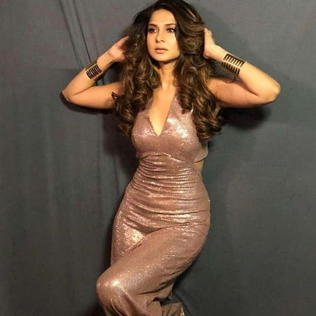 Hot Sexy Jennifer Winget