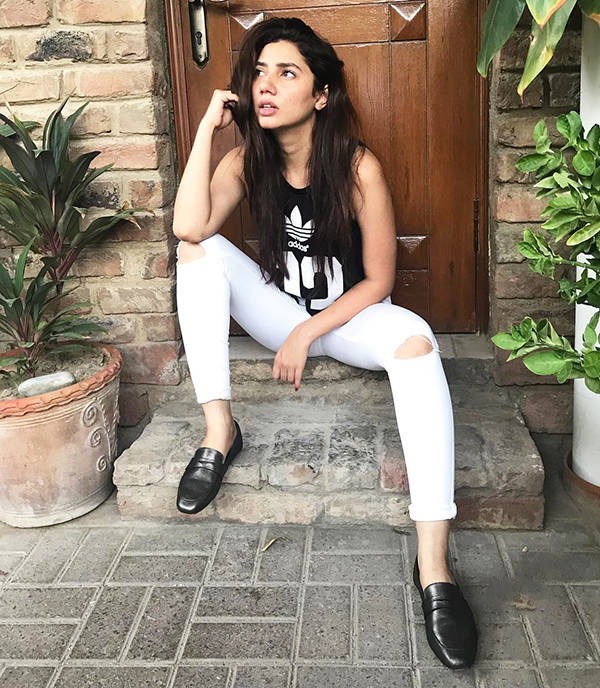 Hot Sexy Mahira Khan