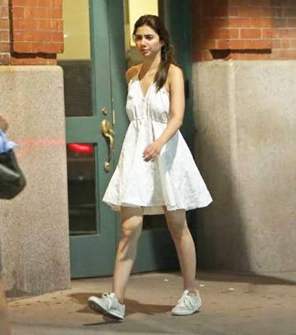 Hot Sexy Mahira Khan