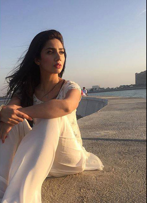 Hot Sexy Mahira Khan