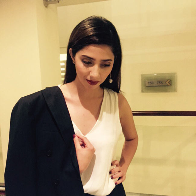 Hot Sexy Mahira Khan