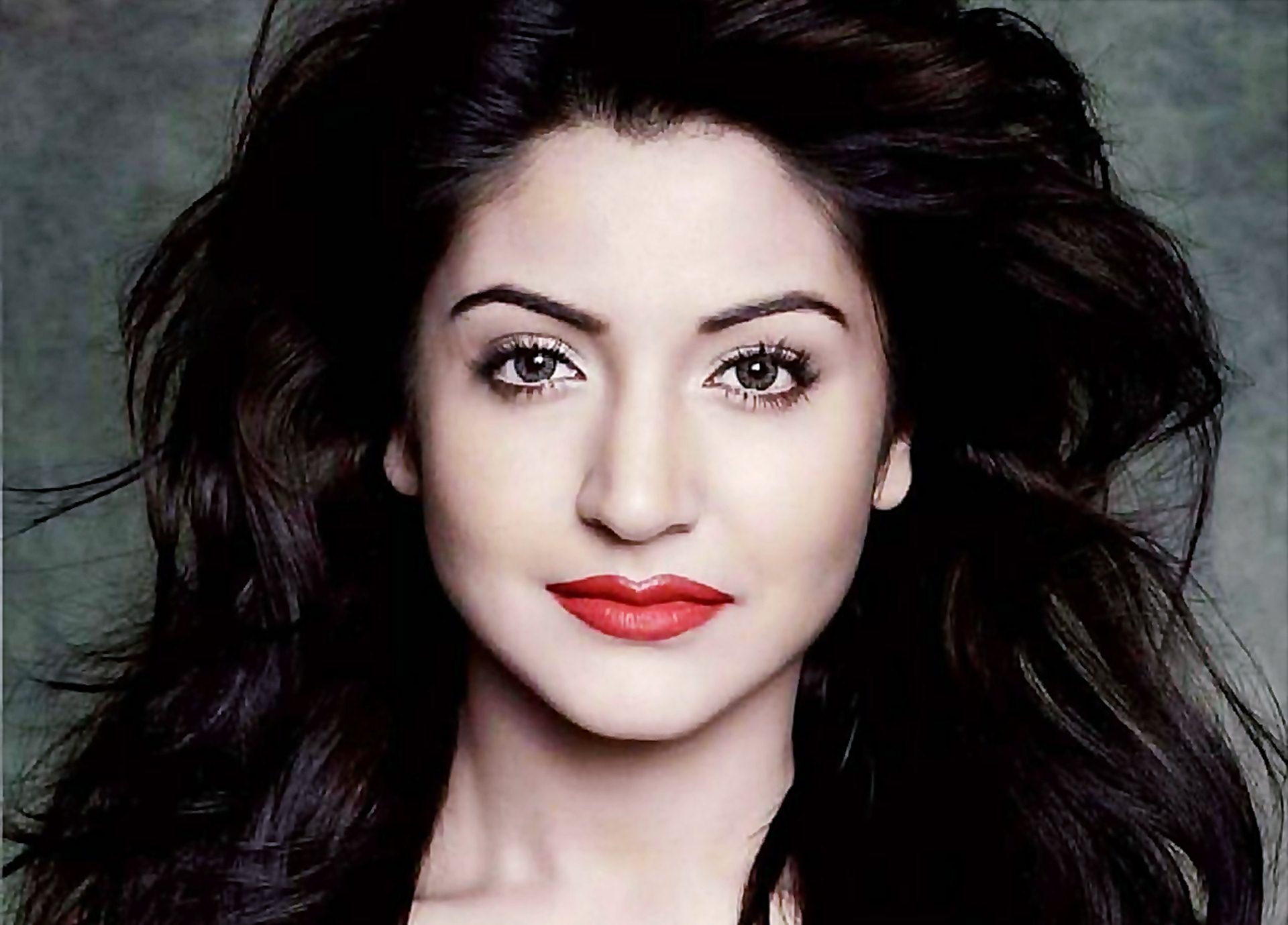 Anushka Sharma in red lipstick