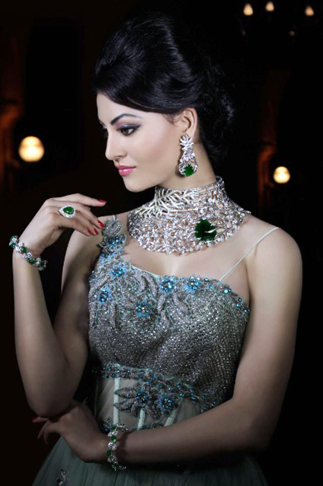 Urvashi Rautela HD wallpapers