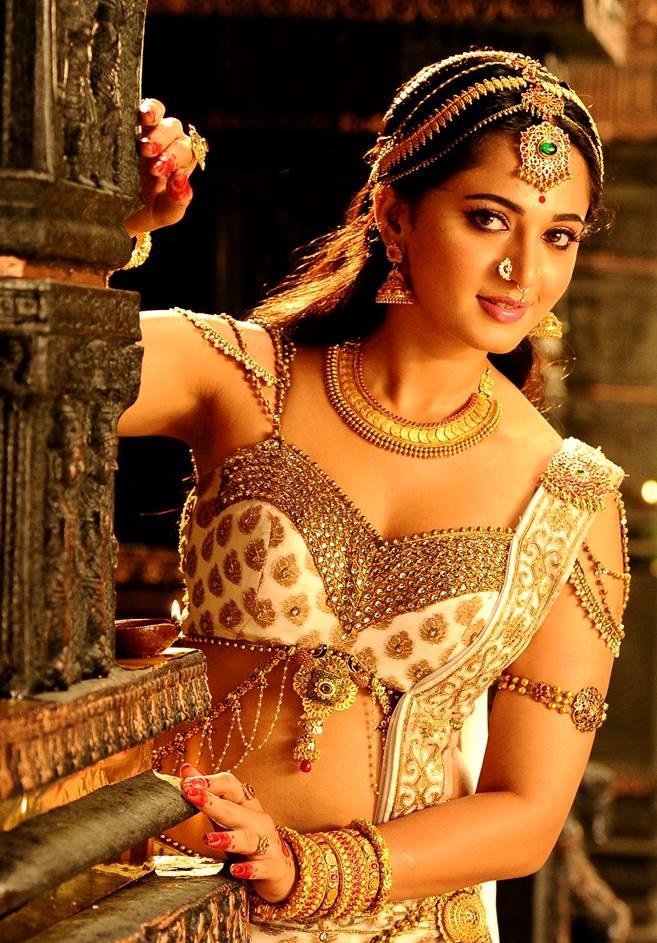 ANUSHKA SHETTY HOT AND SEXY BIKINI IMAGES