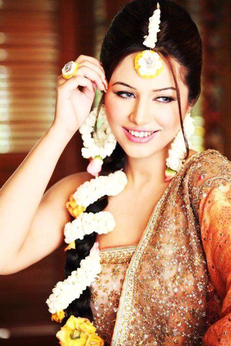 Beautiful Flower Jewellery Designs For Indian Brides Wedding Ceremony