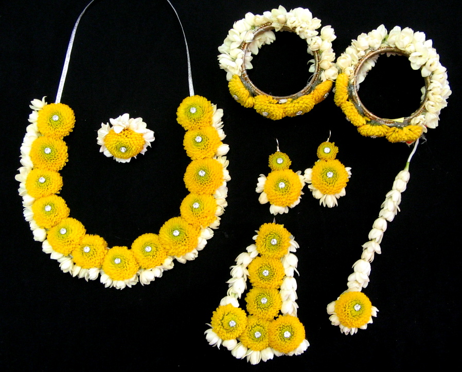 Beautiful Flower Jewellery Designs For Indian Brides Wedding Ceremony