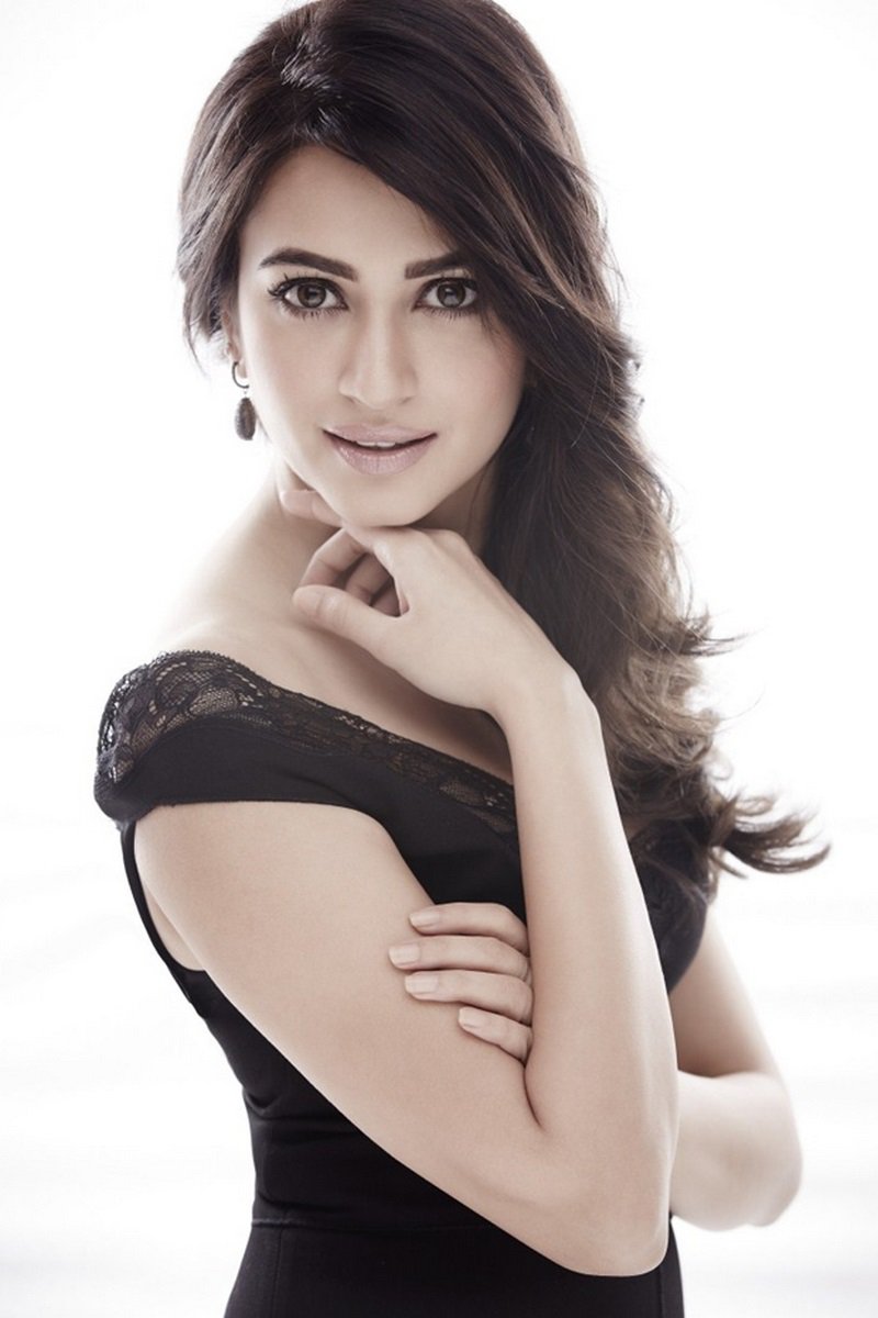 KRITI KHARBANDA HOT BIKINI PHOTOS IMAGES AND WALLPAPERS