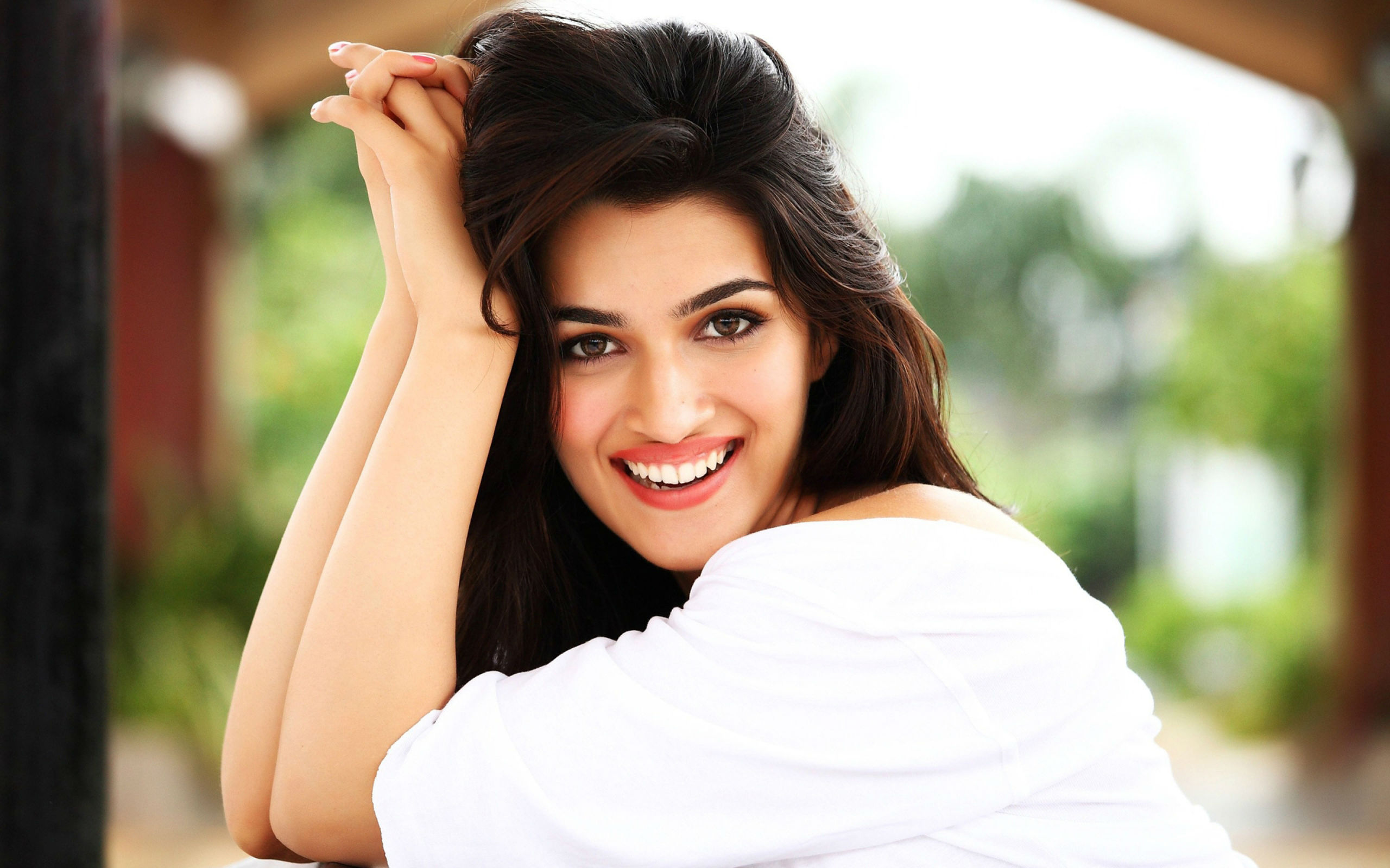 KRITI SANON HOT AND SEXY PHOTOS