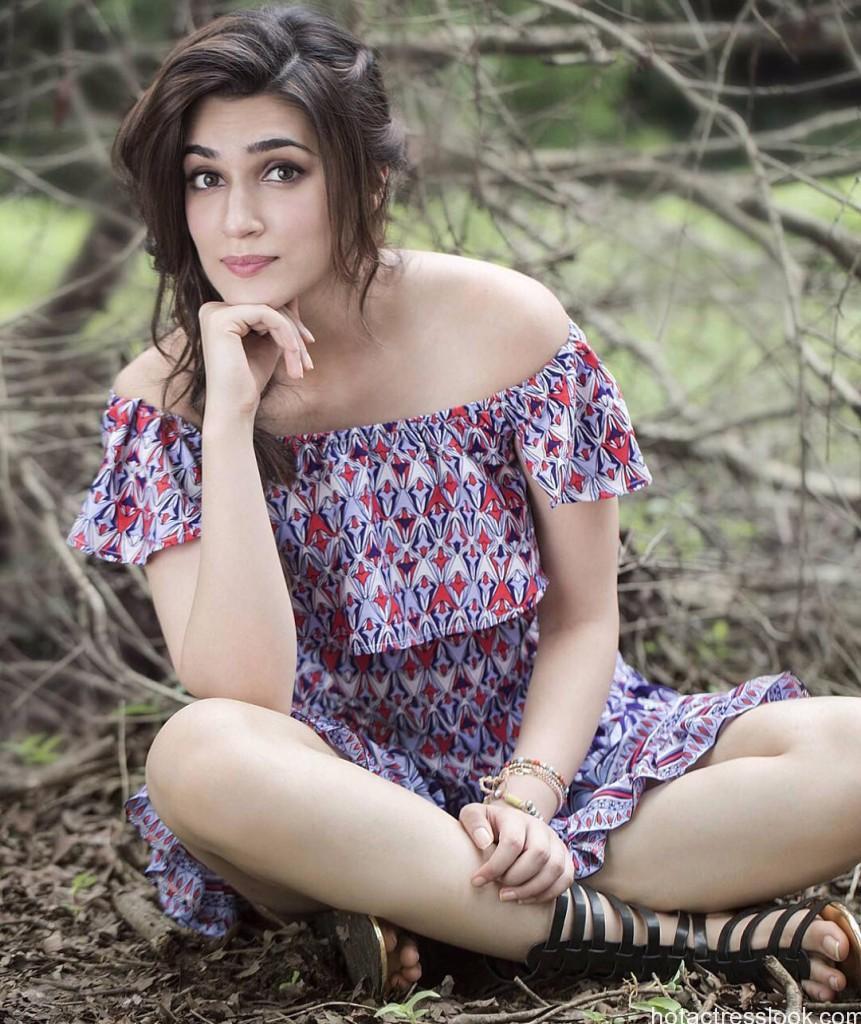 KRITI SANON HOT AND SEXY PHOTOS