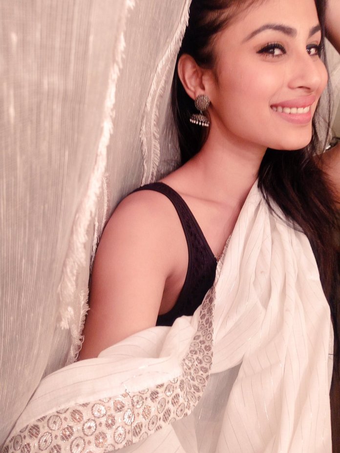 Mouni Roy  Wallpapers