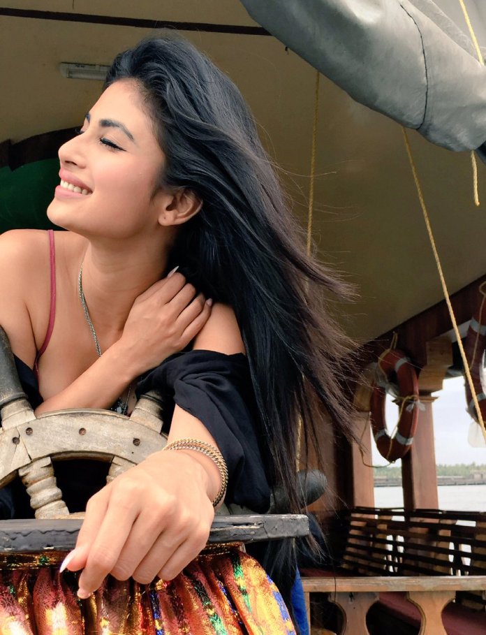 Mouni Roy  Wallpapers