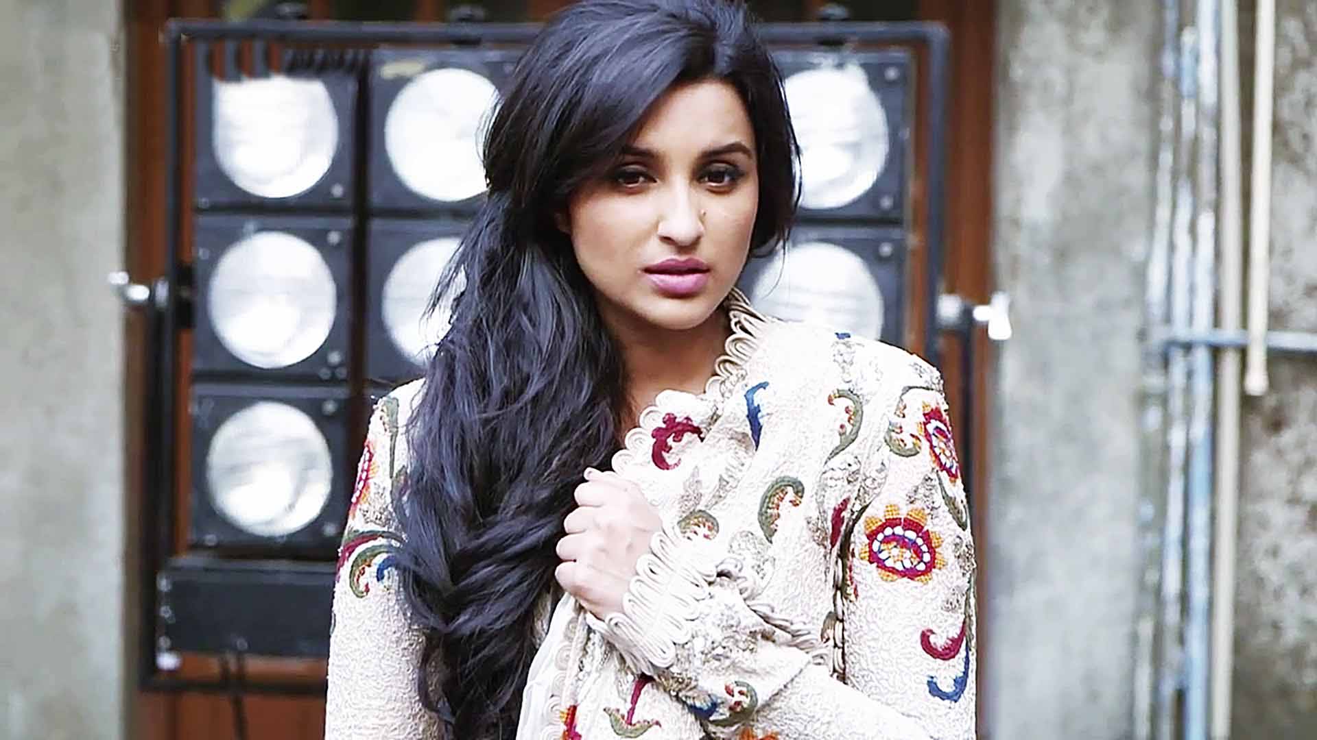 Parineeti Chopra Latest Hot Bikini HD Pictures