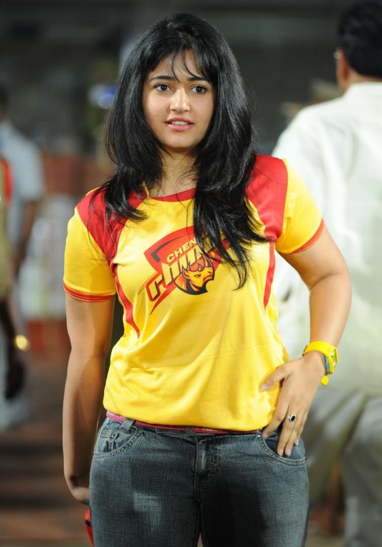 POONAM BAJWA TOPLESS IMAGES, PHOTOS AND WALLPAPERS