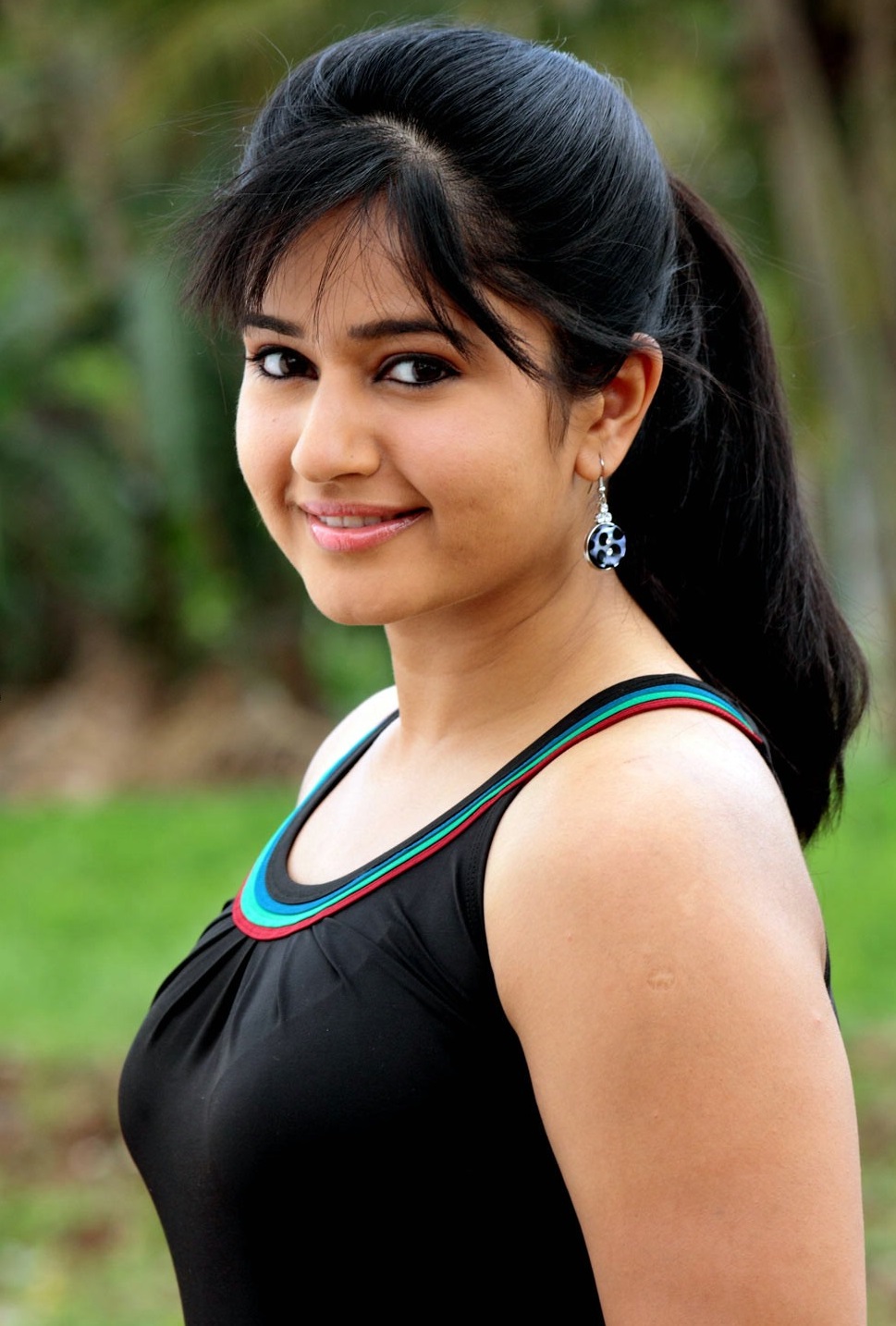 POONAM BAJWA TOPLESS IMAGES, PHOTOS AND WALLPAPERS