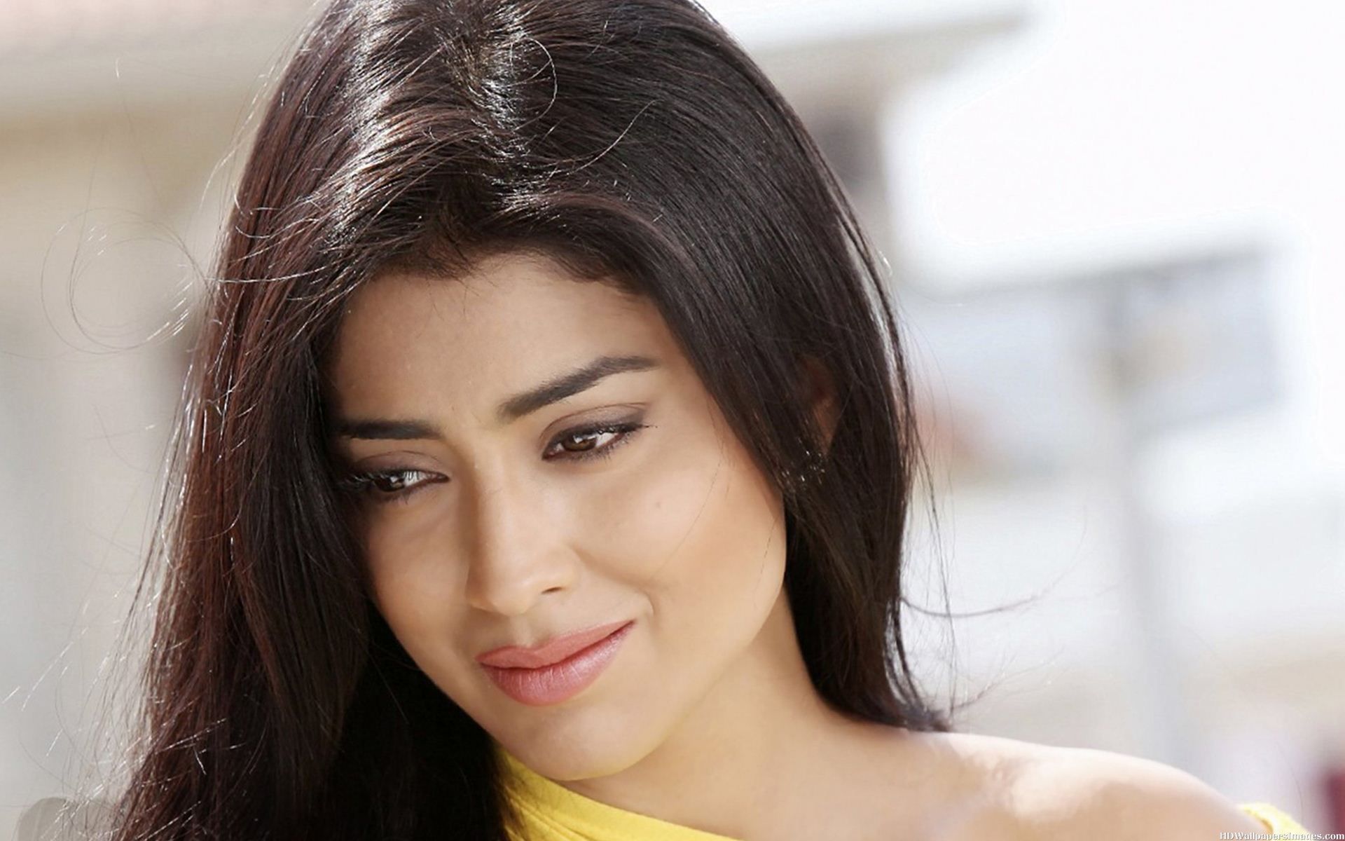 Shriya Saran Seductive Poses