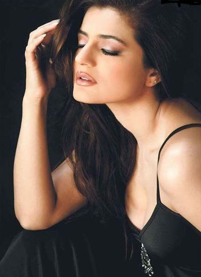 Sizzling Hot Pictures of Bollywood Actress
