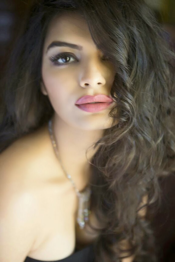 SONALI RAUT UNSEEN SEXY PHOTOS AND WALLPAPERS GALLERY