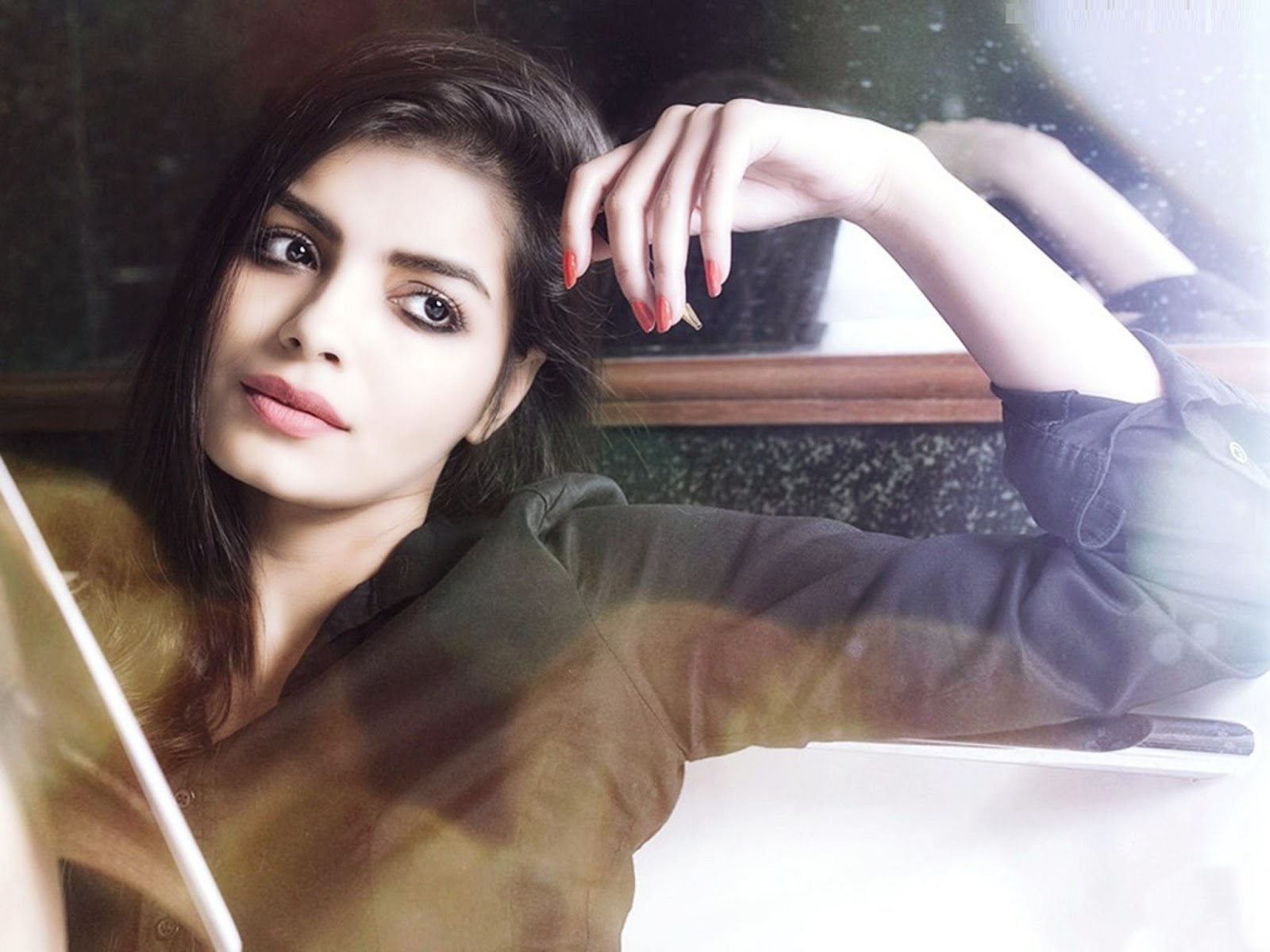 SONALI RAUT UNSEEN SEXY PHOTOS AND WALLPAPERS GALLERY