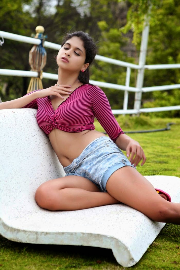 South Indian Actress Naveena Photo Gallery
