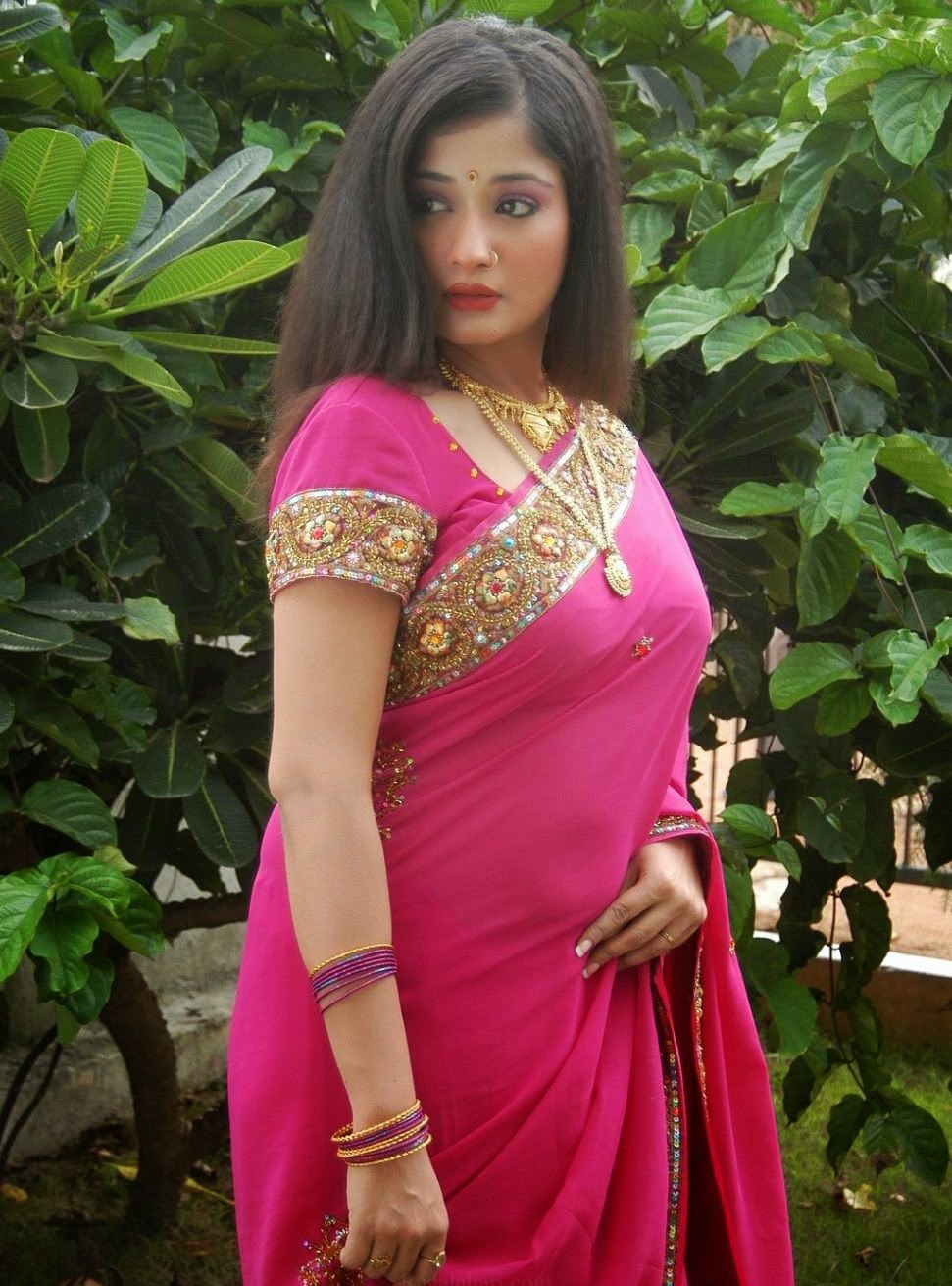 New South Indian Actress with Kiran Rathod Hot Pics