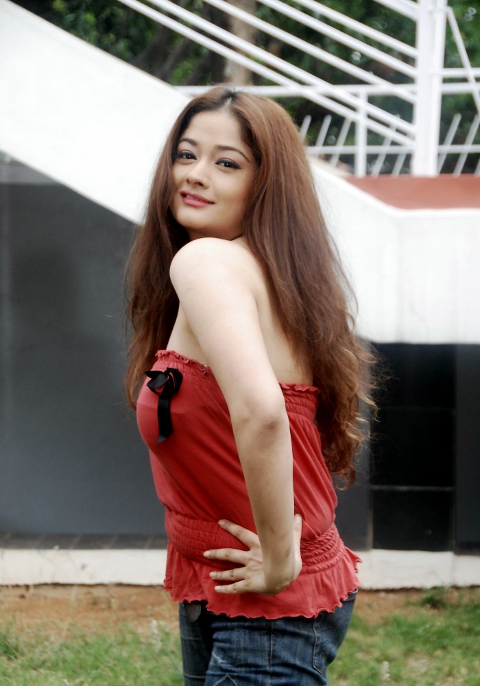 New South Indian Actress with Kiran Rathod Hot Pics