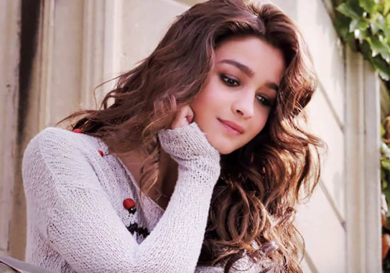 Hottest Unmarried Bollywood Actresses